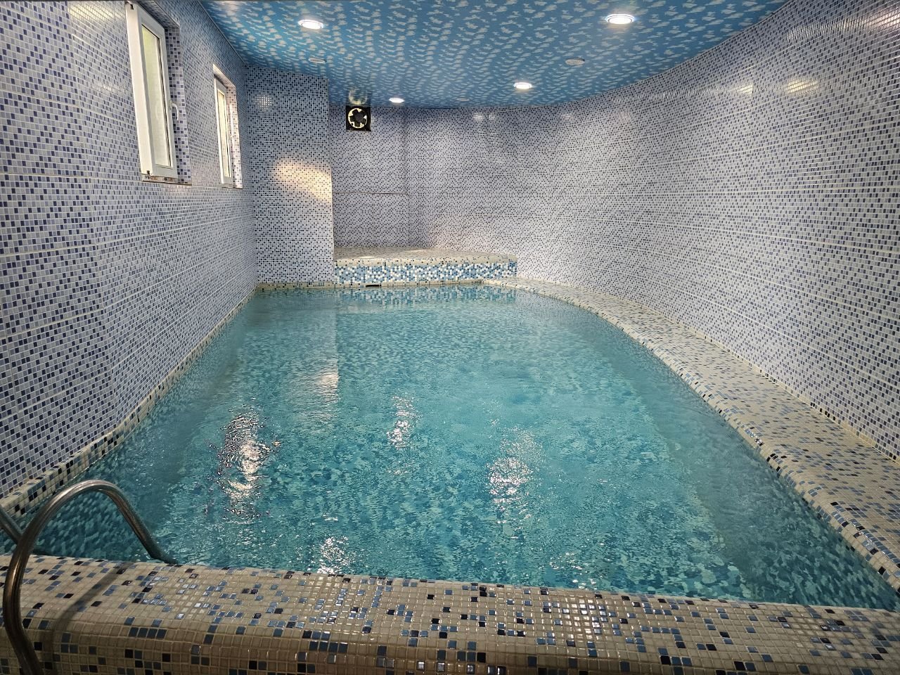 سه خوابه استخردار مانی