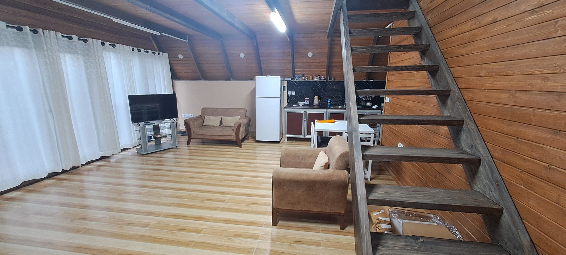 کلبه دوخوابه سوئیسی اکبر آباد