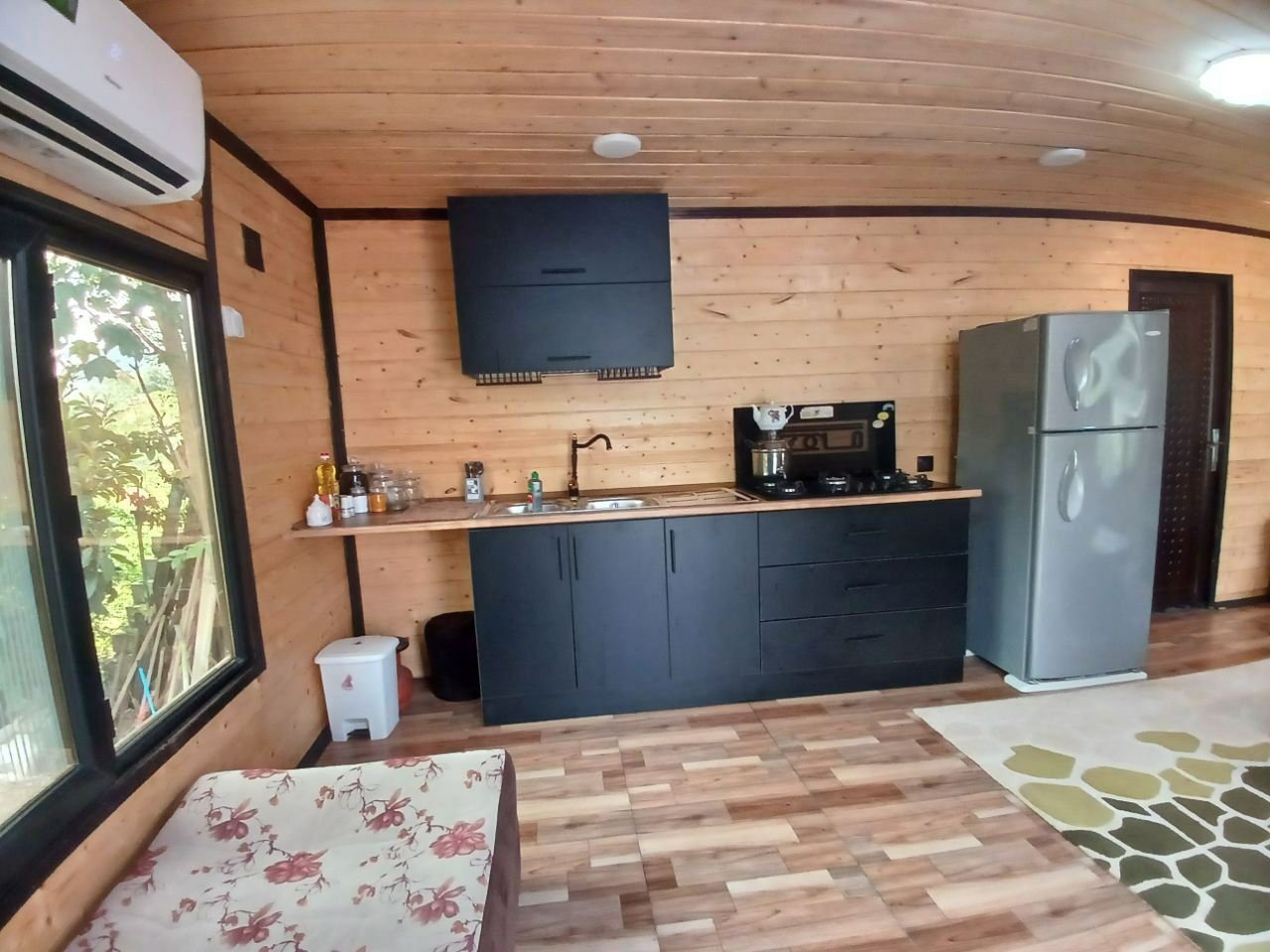 دوخوابه سوئیسی خاتون