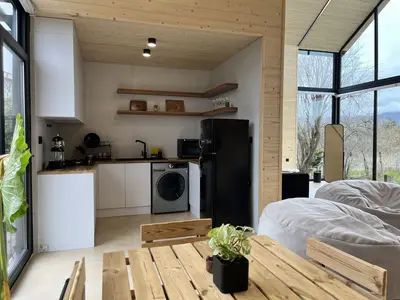 کلبه یک خوابه سوئیسی دلیجان