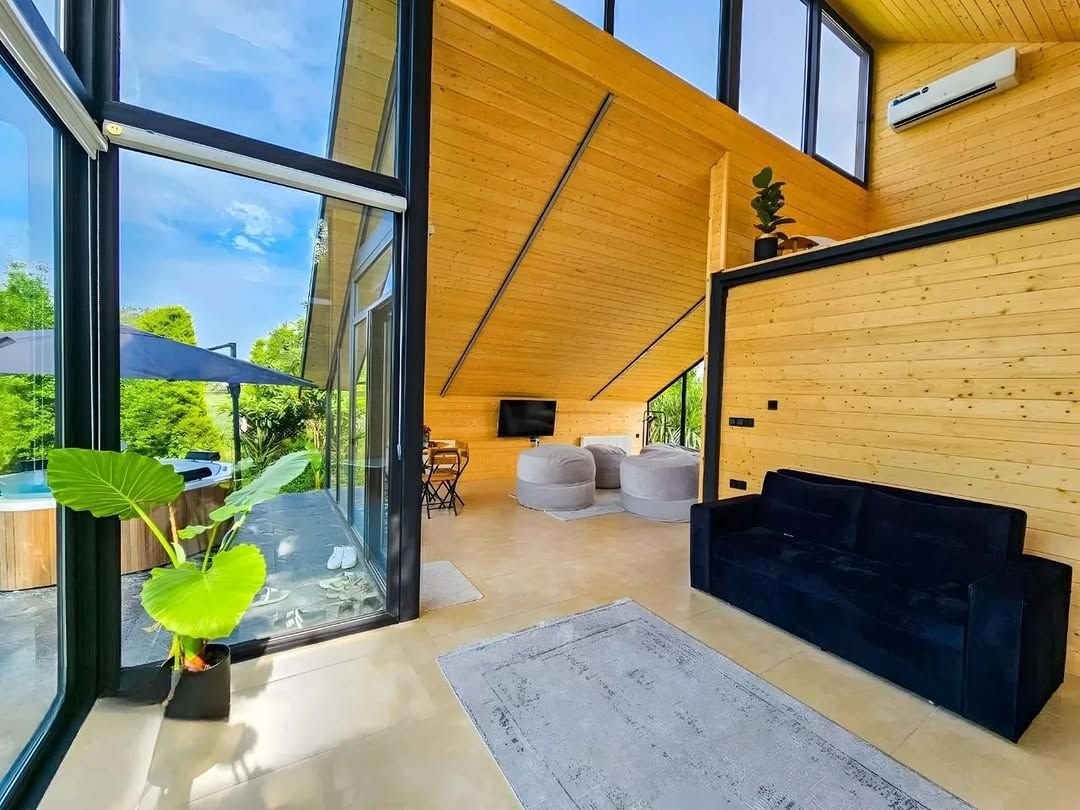 کلبه یک خوابه سوئیسی دلیجان