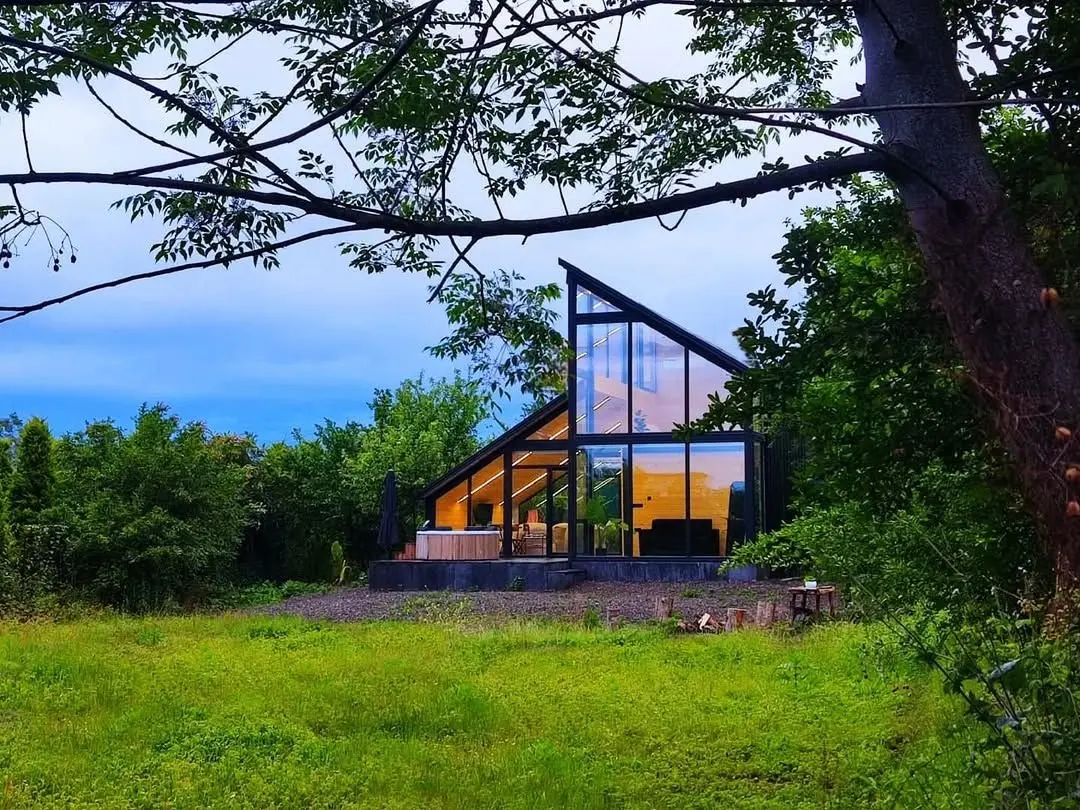 کلبه یک خوابه سوئیسی دلیجان