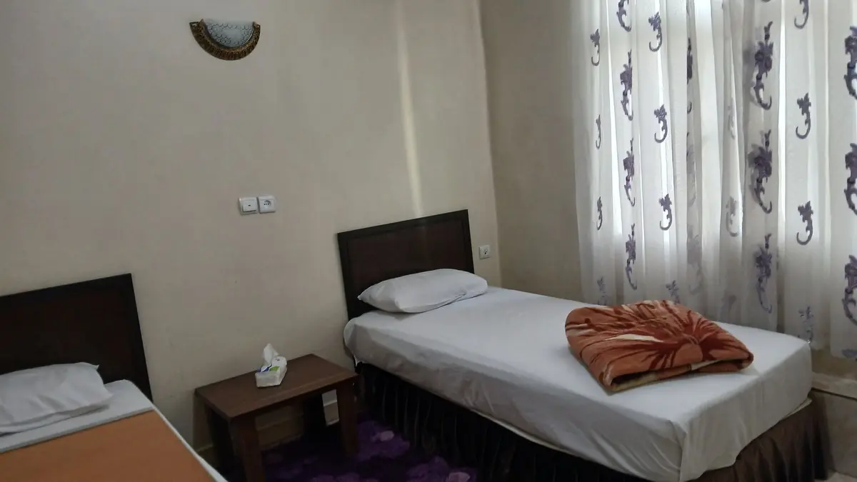 مسافرخانه آرین - واحد دوتخته 109