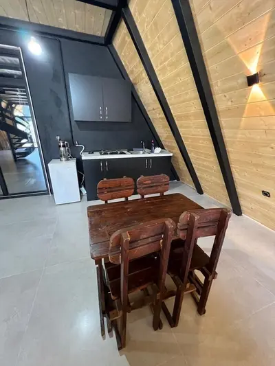 کلبه دوخوابه سوئیسی استخردار آبگرم مهر