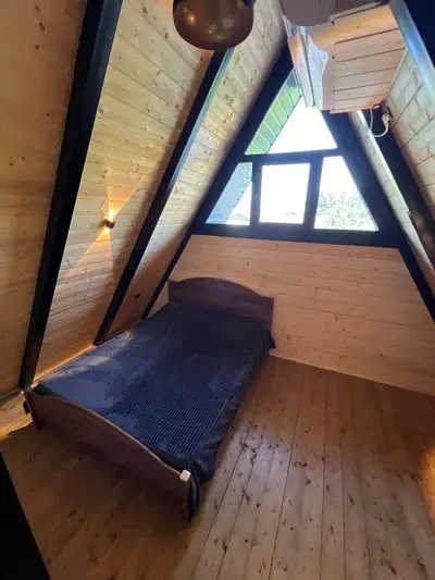 کلبه دوخوابه سوئیسی استخردار آبگرم مهر