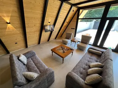 کلبه دوخوابه سوئیسی استخردار آبگرم مهر