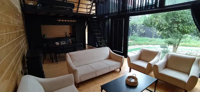 کلبه یک خوابه سوئیسی جکوزی دار منطقه آزاد - پذیرایی