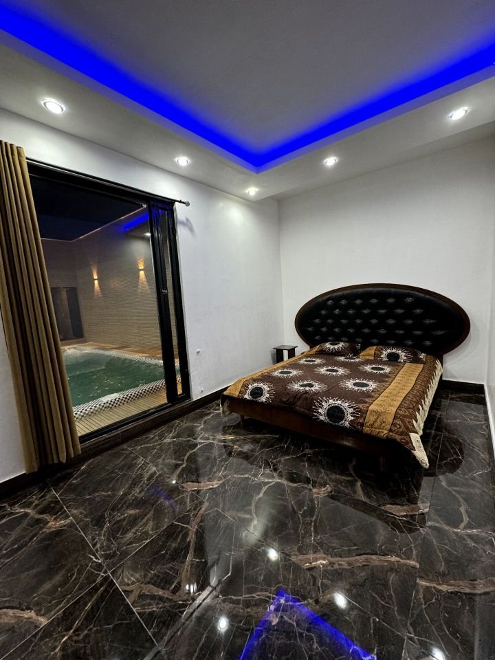 ویلا دوخوابه استخردار آبگرم ناروَن