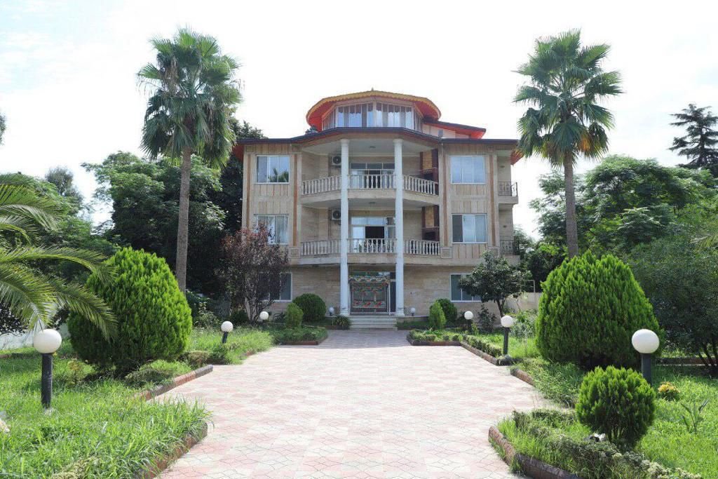 ویلا شش خوابه استخردار شهرک ساحلی