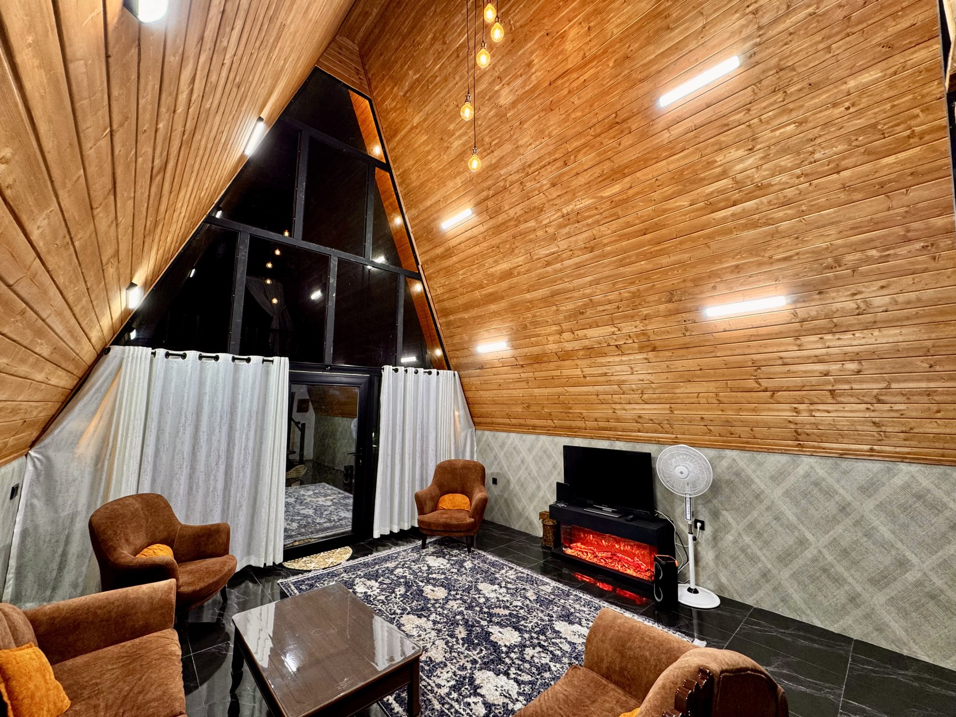 کلبه دوخوابه سوئیسی موناکو