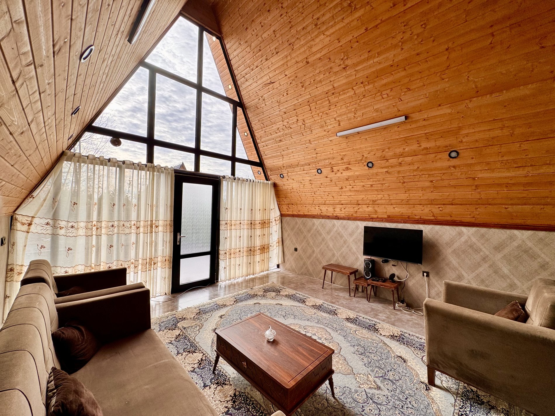 کلبه دوخوابه سوئیسی موناکو 1