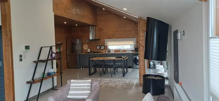 کلبه دوخوابه جنگلی استخردار آبگرم آئورا