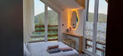 کلبه دوخوابه جنگلی استخردار آبگرم آئورا