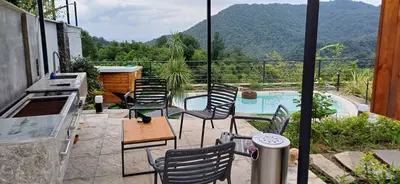 کلبه دوخوابه جنگلی استخردار آبگرم آئورا