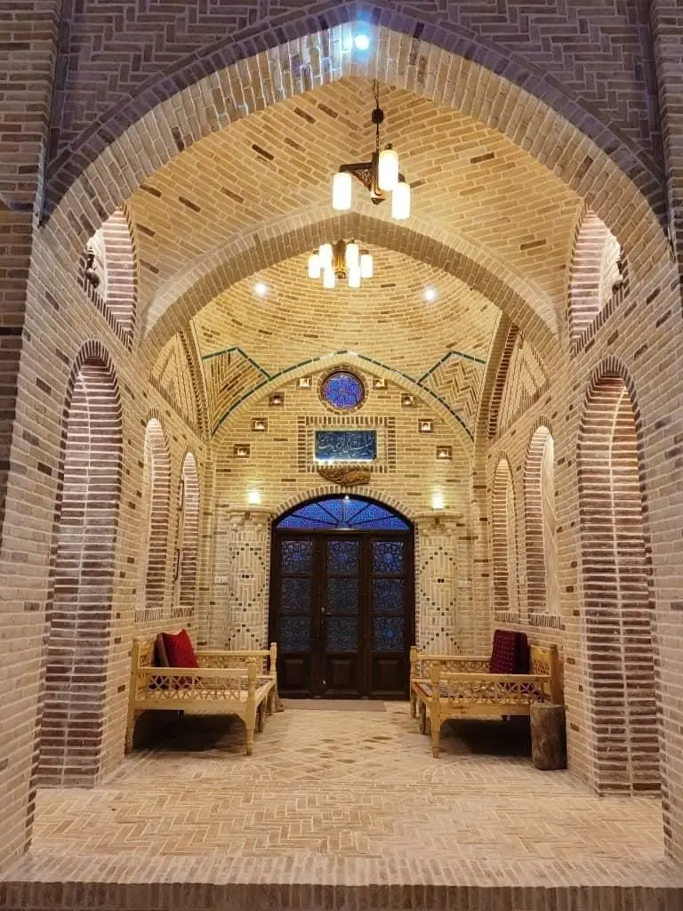 اقامتگاه سنتی عمارت کهن - واحد سه راه رییس