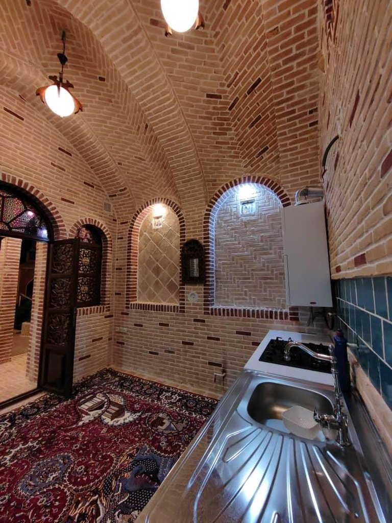 عمارت کهن - واحد سه راه رییس