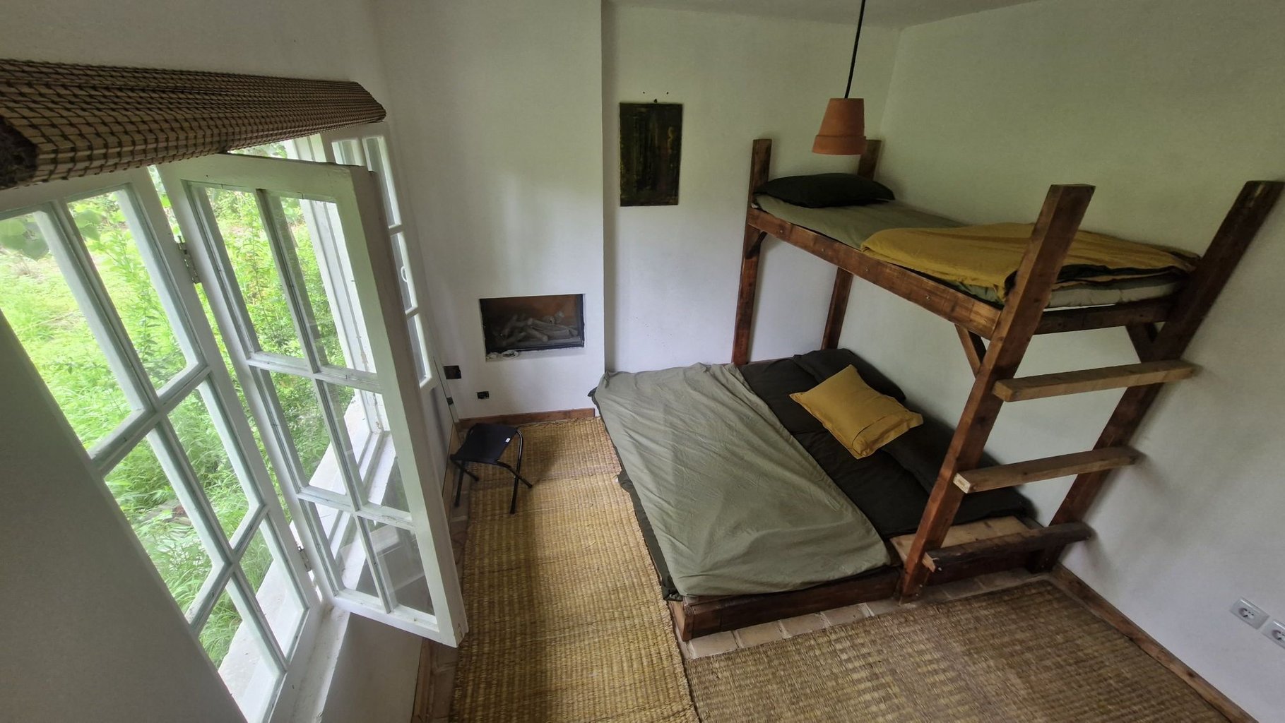 هاستل خانه سکوت واحد باران