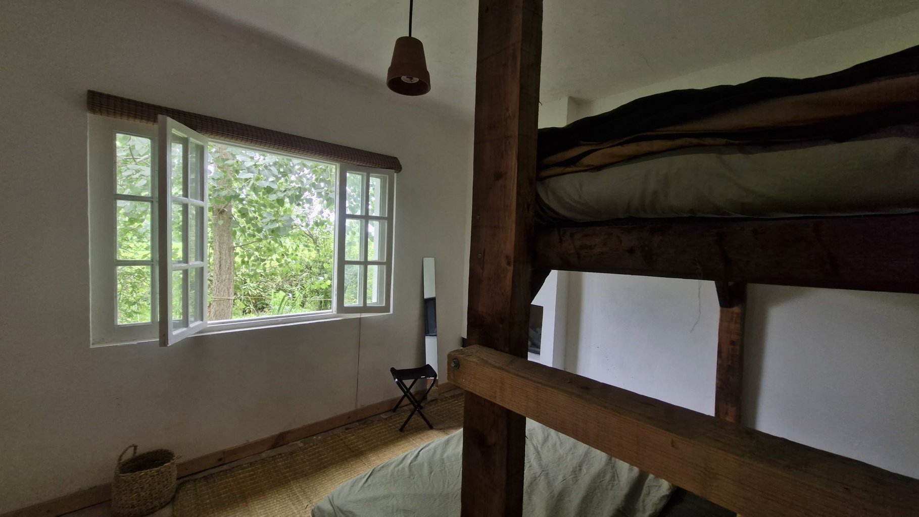 هاستل خانه سکوت واحد باران