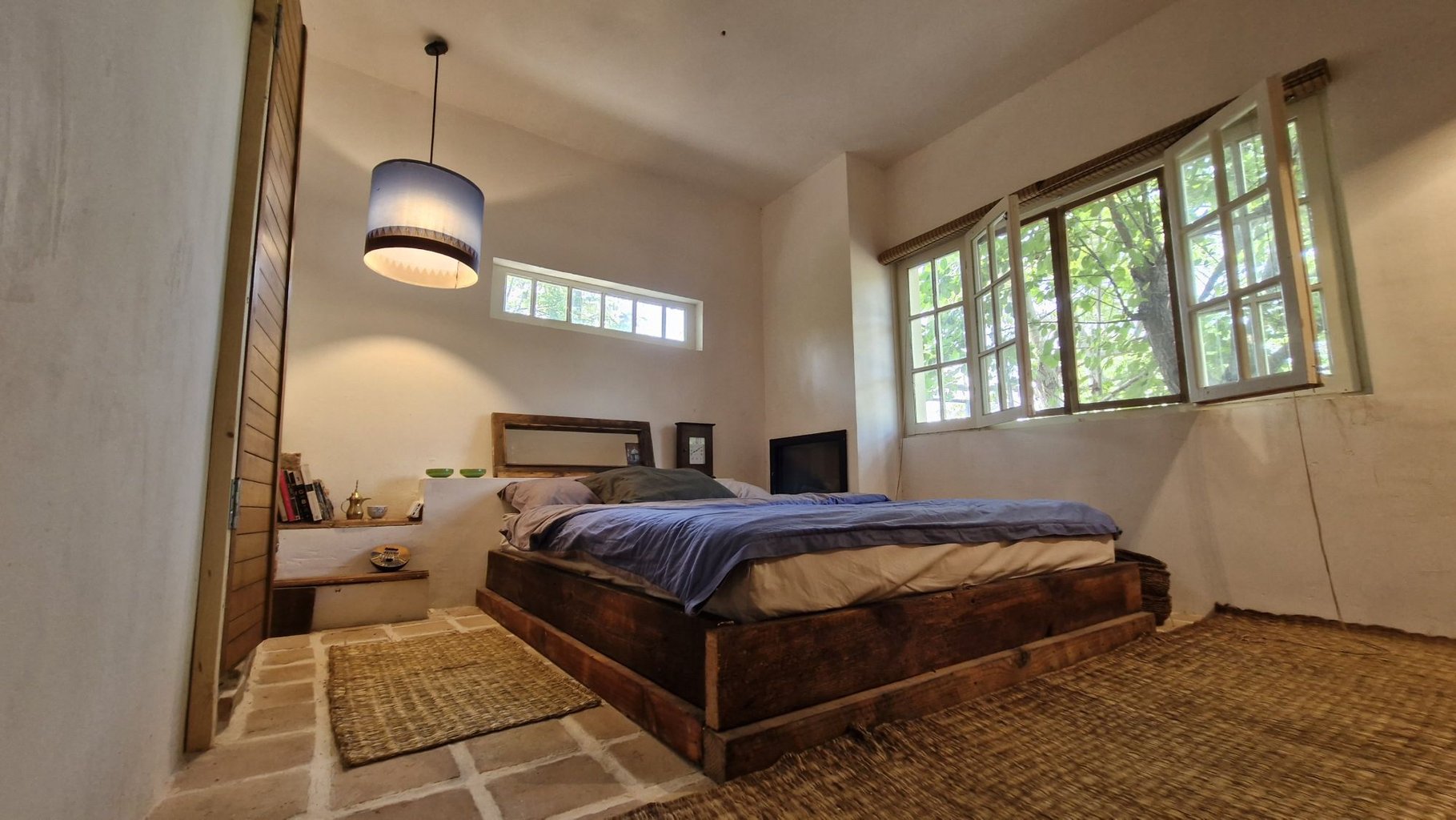 خانه سکوت اتاق سایه