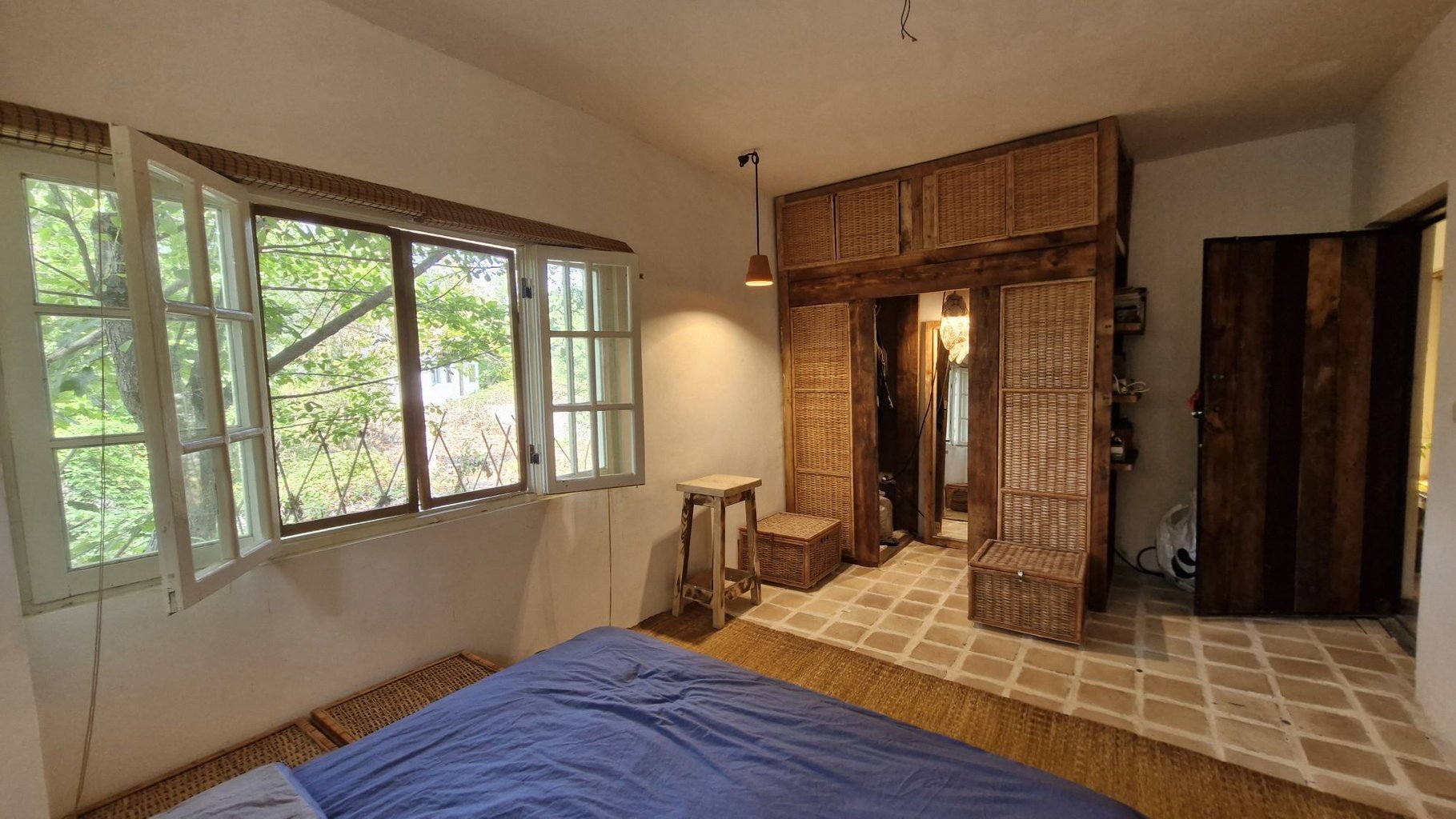 خانه سکوت اتاق سایه