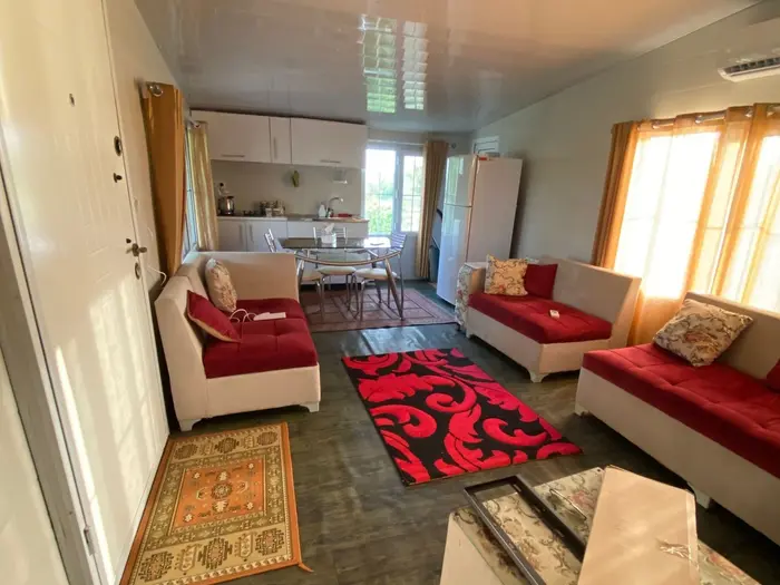 ویلا یک خوابه لیلی‌ جان - پذیرایی