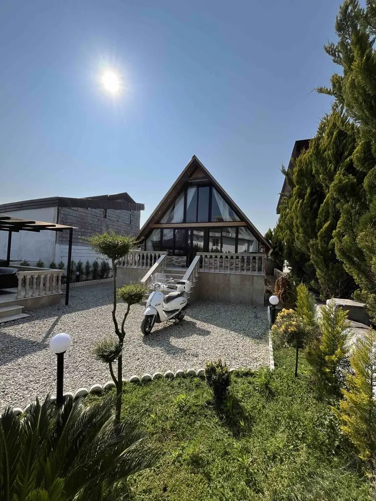 کلبه دوخوابه  سوئیسی شادی - انتخاب عنوان تصویر