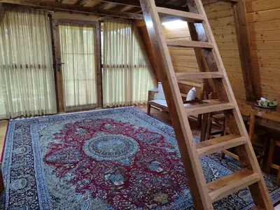 کلبه یک خوابه جنگلی سوئیسی دامون