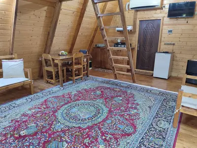 کلبه یک خوابه جنگلی سوئیسی دامون