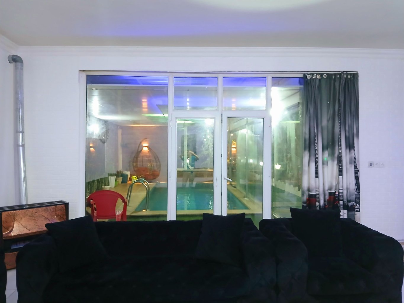 ویلا دوخوابه استخردار آبگرم کریمی