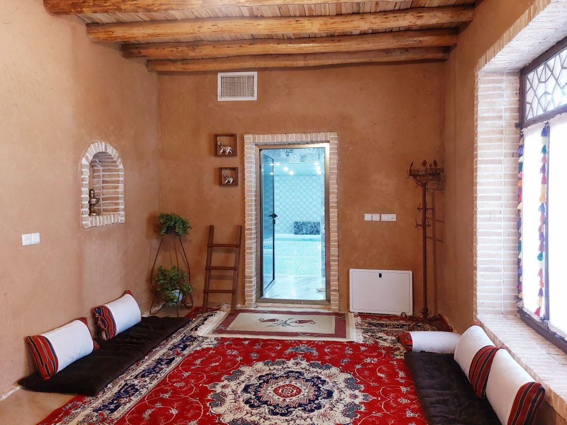 ویلا سه خوابه استخردار آبگرم عمارت سنتی ماندگار