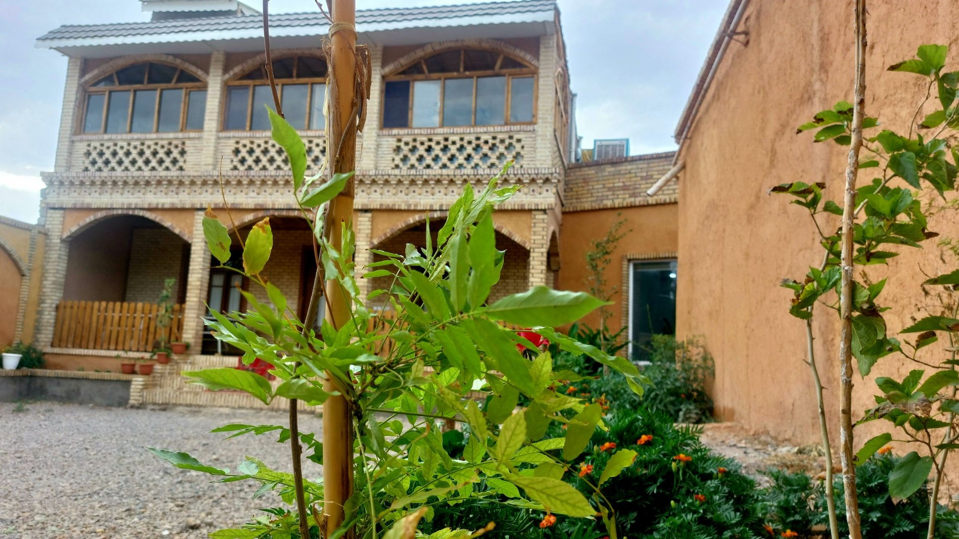 ویلا سه خوابه استخردار آبگرم عمارت سنتی ماندگار