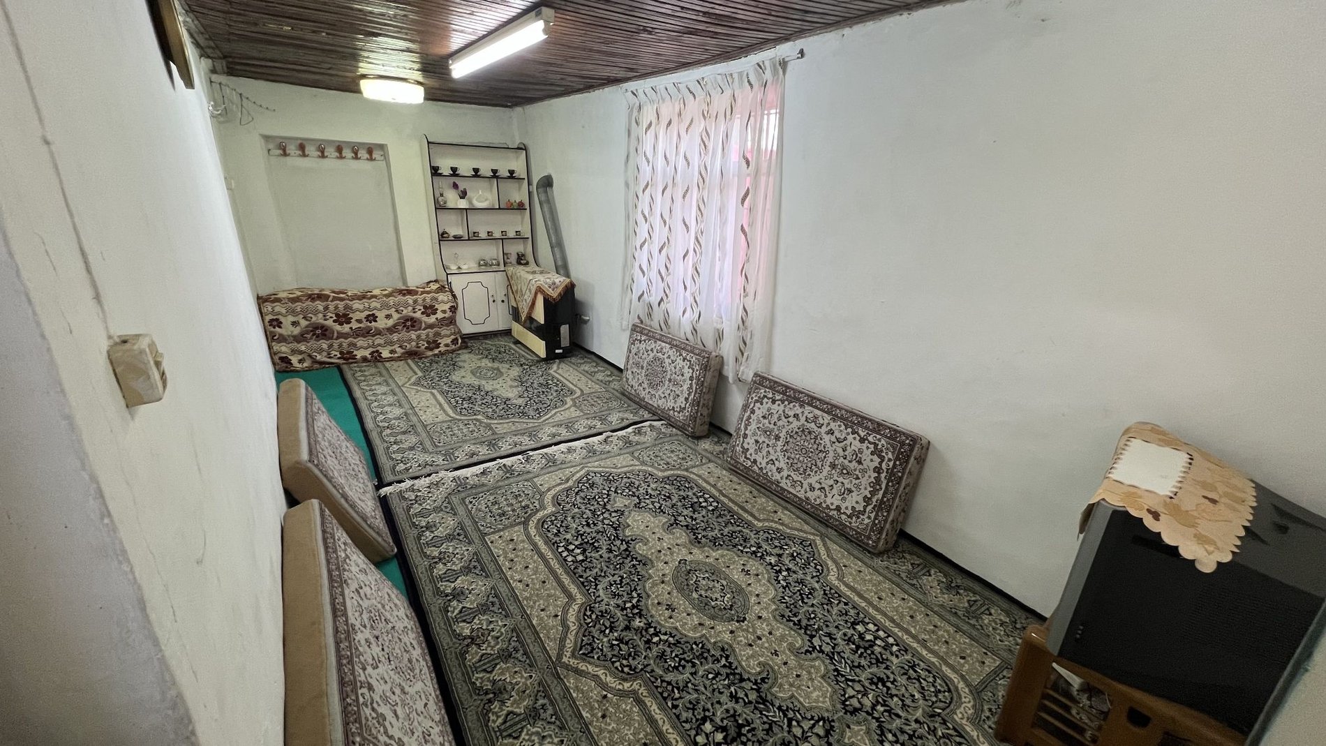 بوم گردی دوخوابه کارن 4 - سالن دوم سالن پذیرایی