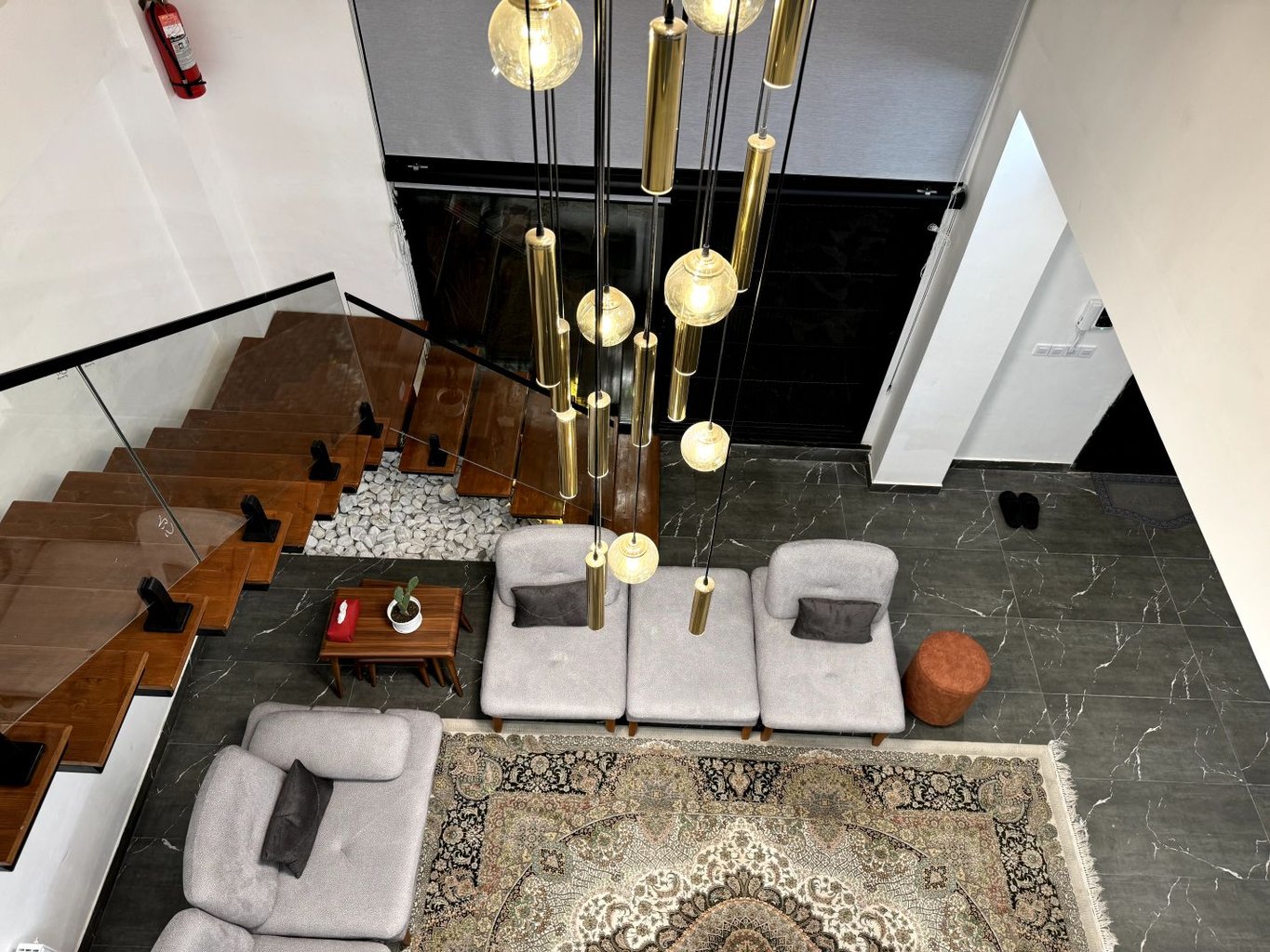 ویلا دوخوابه دوبلکس آریل - حال و پذیرای از نمای بالا