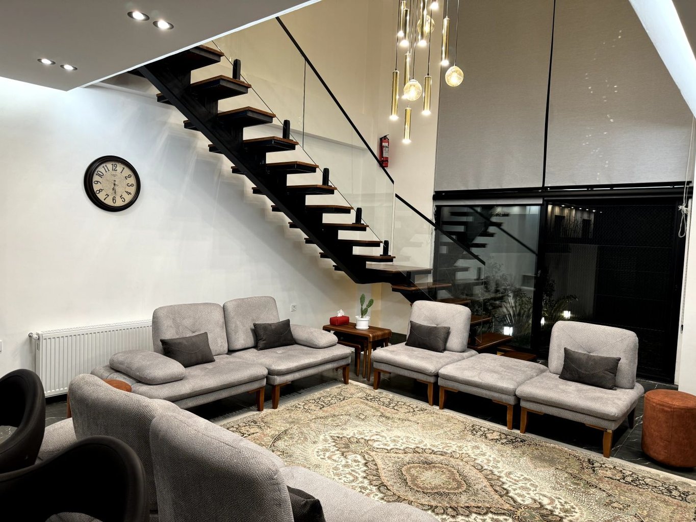 ویلا دوخوابه دوبلکس آریل - حال و پذیرای از نمای دیگر