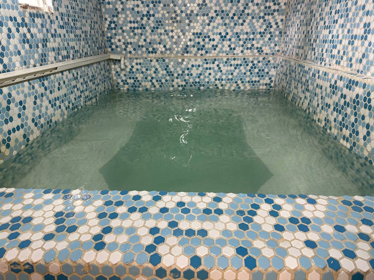 یک خوابه بلورین ۱۴۴