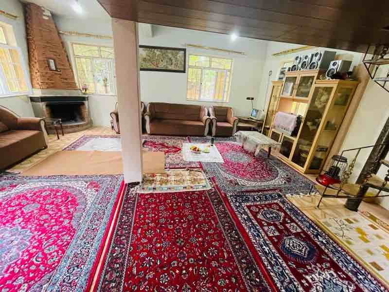 ویلا دوخوابه جنگلی هیرکانی - سمت راست نشیمن و پذیرایی