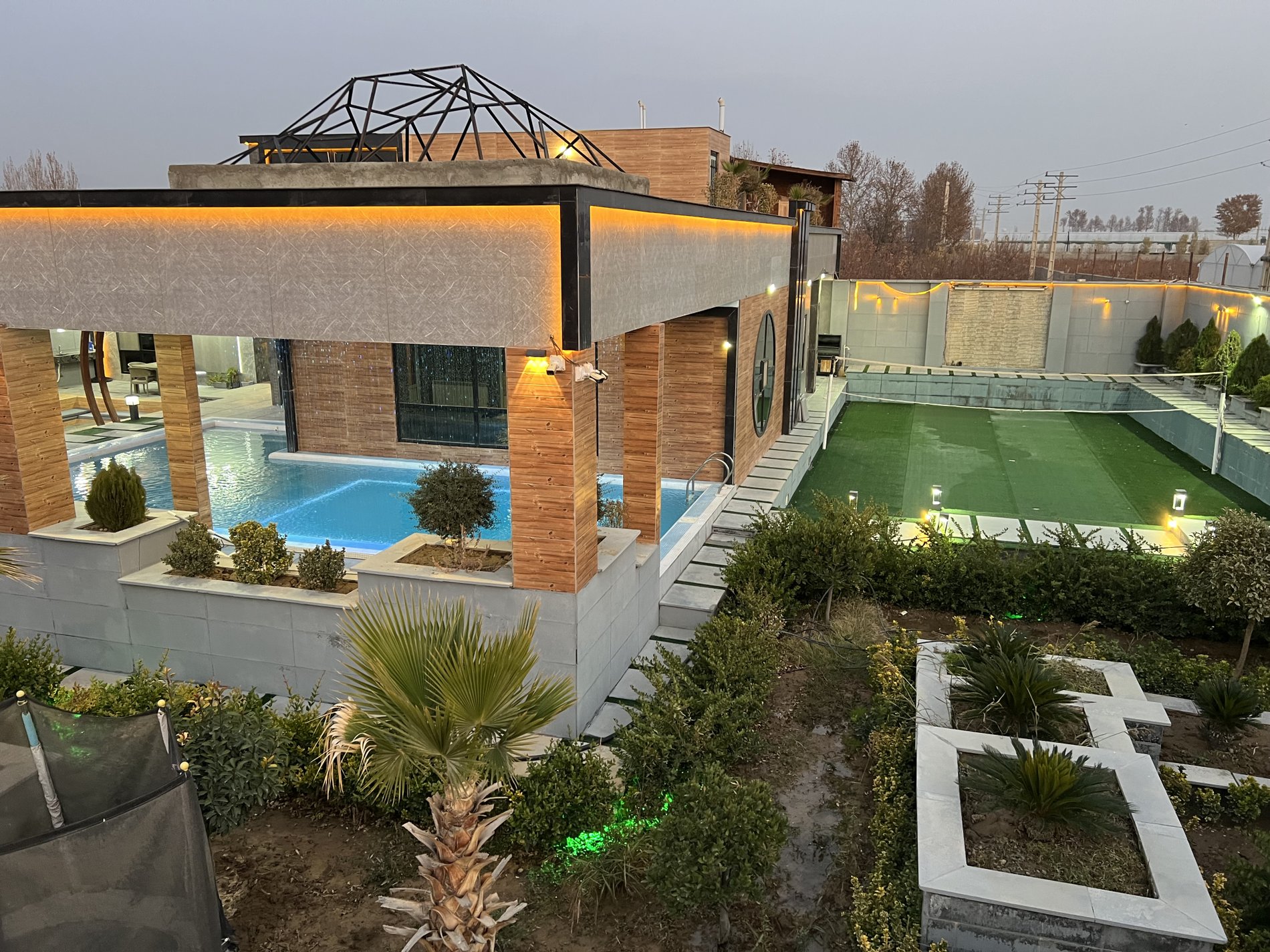 ویلا چهارخوابه استخردار آبگرم بهشتی