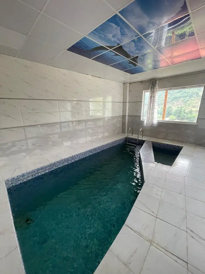 کلبه دوخوابه جنگلی استخردار رز قرمز