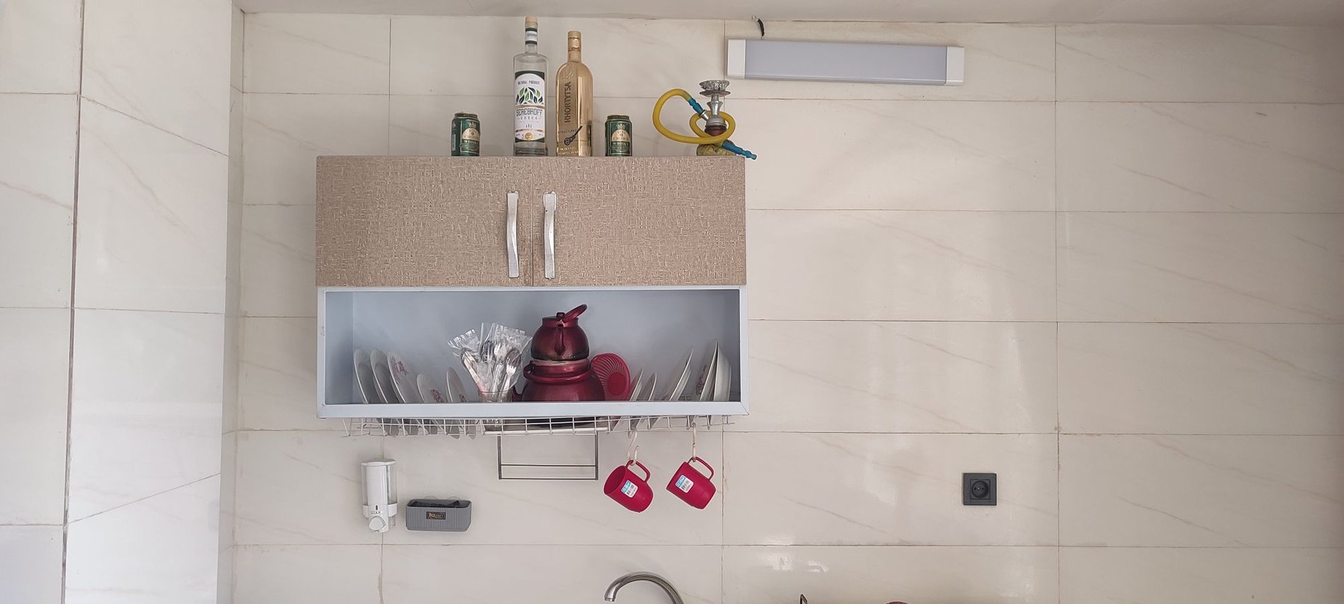 آپارتمان دوخوابه پارلا - ظرف و ظروف کامل ، قاشق و چنگال وکیوم