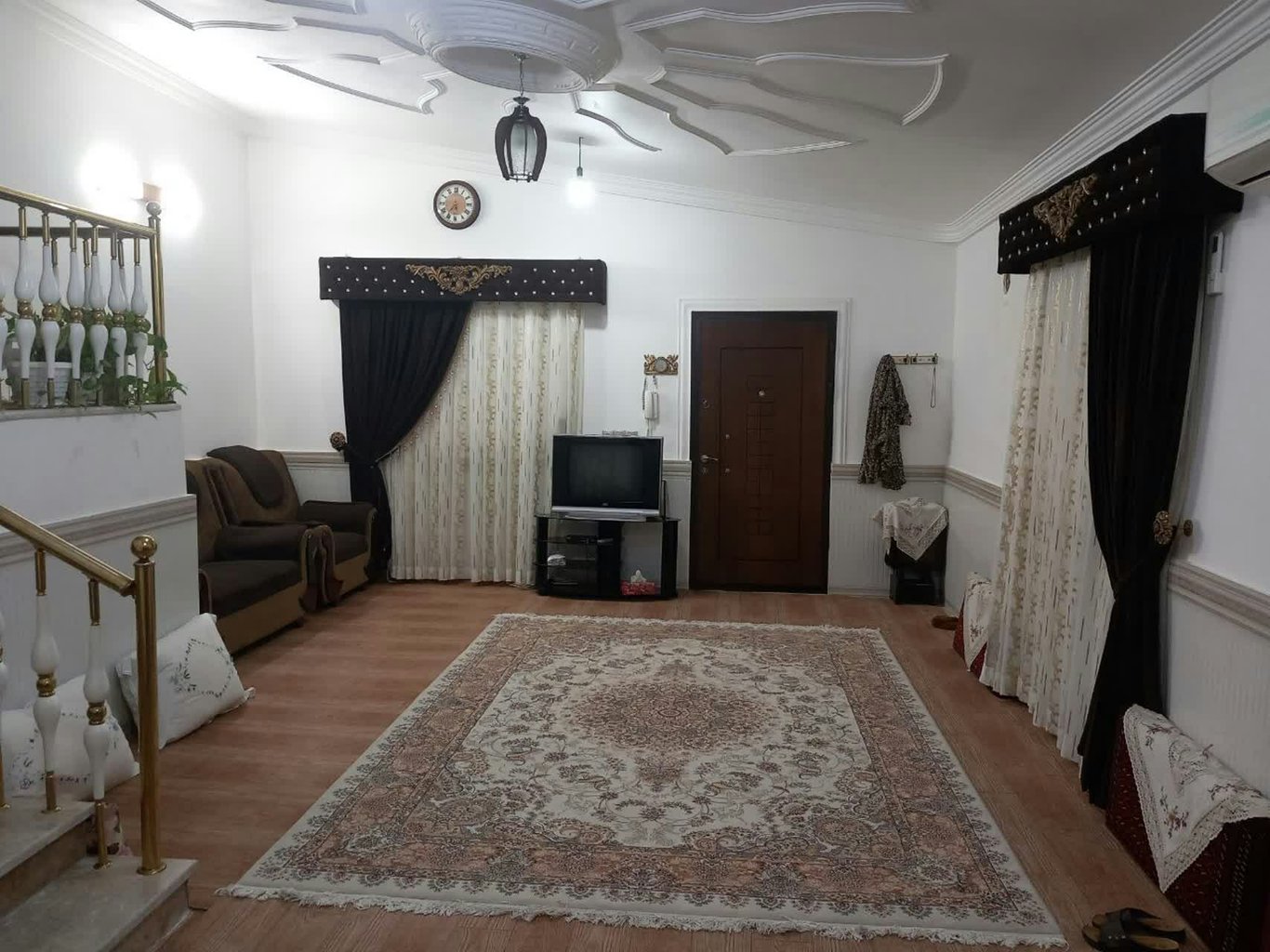 ویلا دوخوابه روستایی کنج - نمای پذیرایی