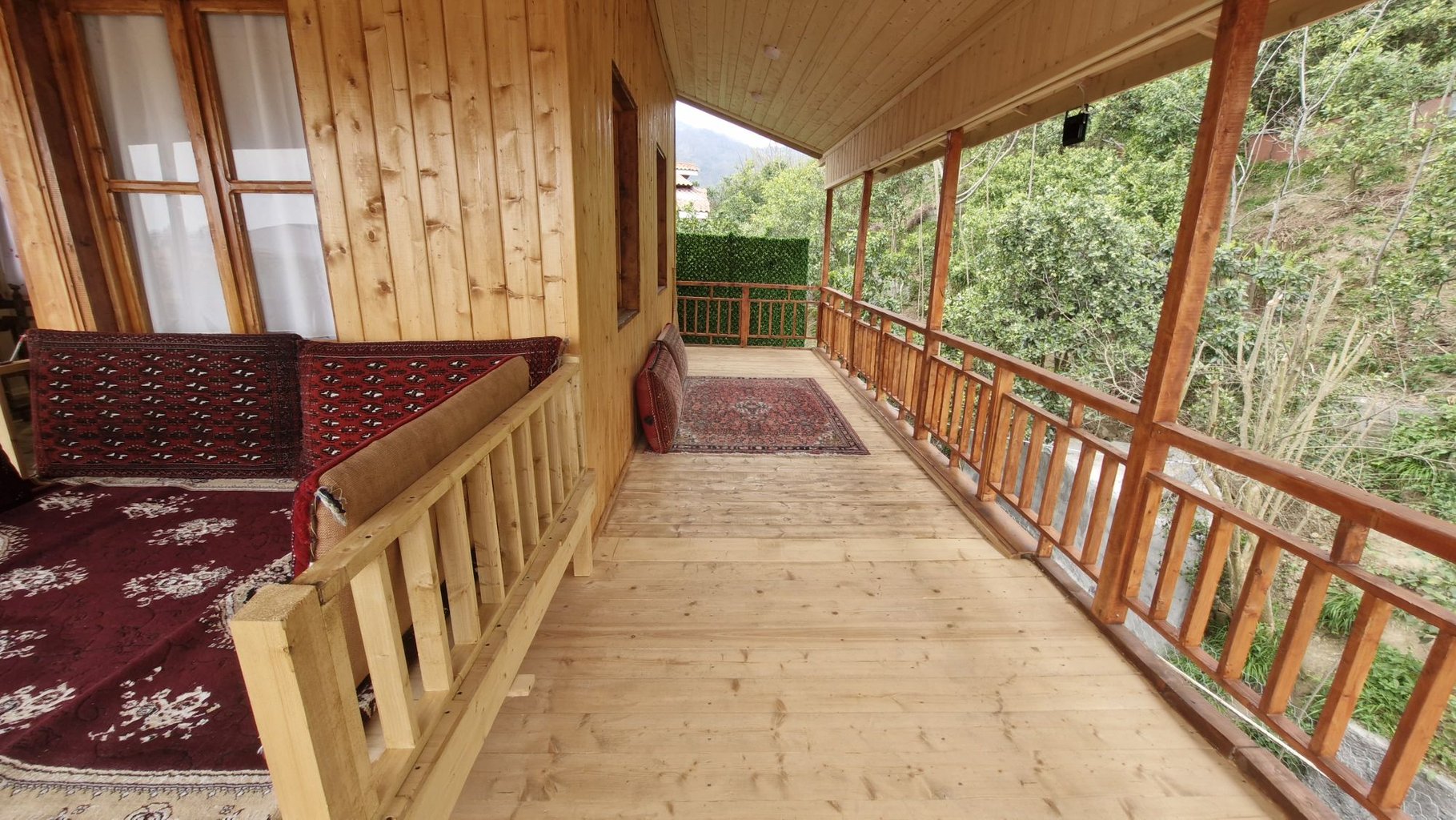 کلبه یک خوابه جنگلی سرچشمه - ایوان