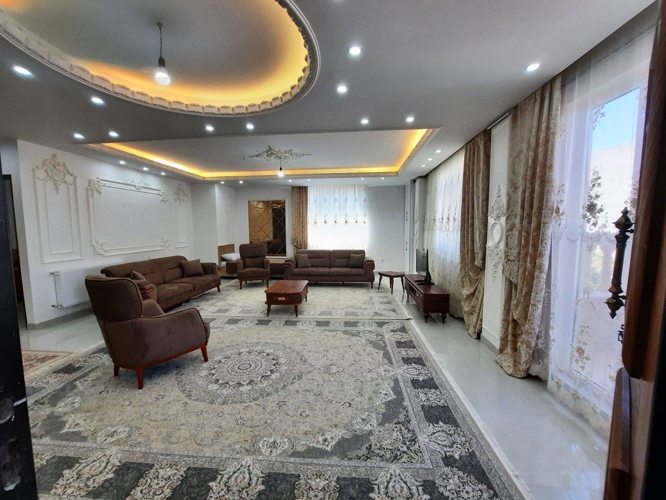 آپارتمان دوخوابه جکوزی دار دانش