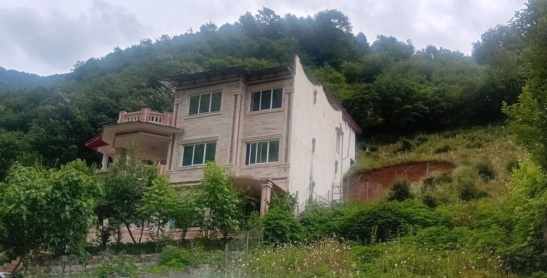 ویلا سه خوابه خورشید سه هزار - نمای بیرونی 