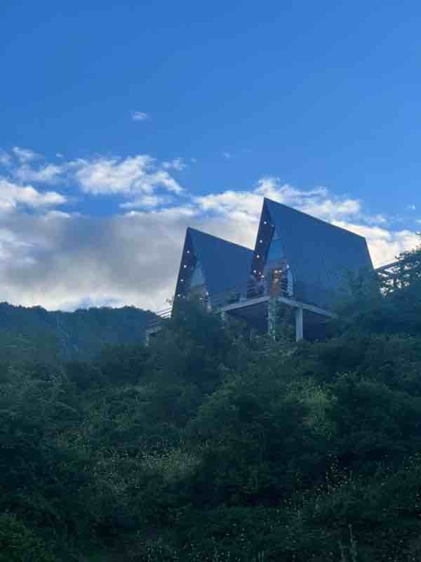 کلبه یک خوابه سوئیسی جکوزی دار چوبینه