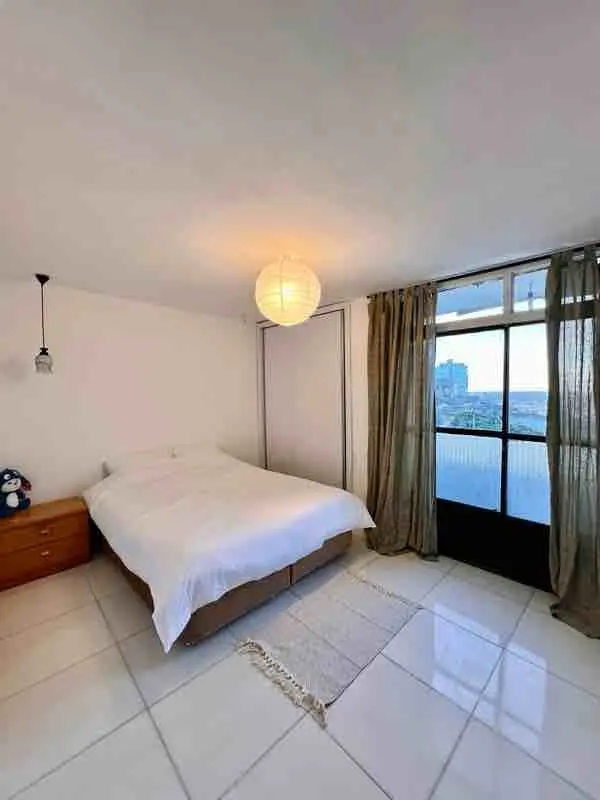 ویلا دوخوابه گودی هوس - اتاق خواب بزرگ با تخت دو نفره و کمد دیواری