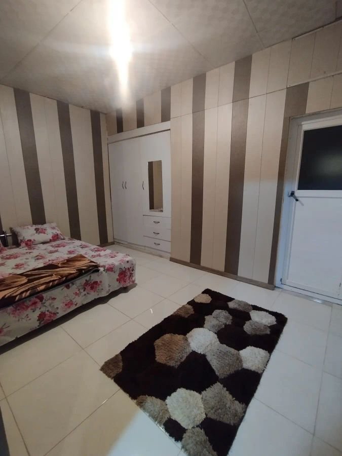 یک خوابه استخردار آبگرم سرو