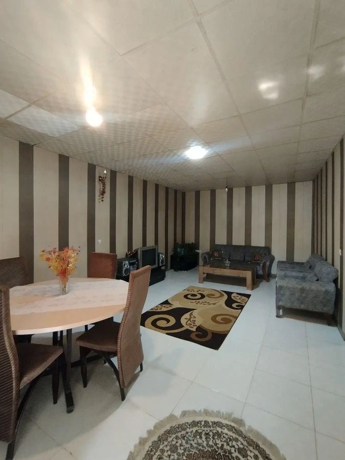 یک خوابه استخردار آبگرم سرو