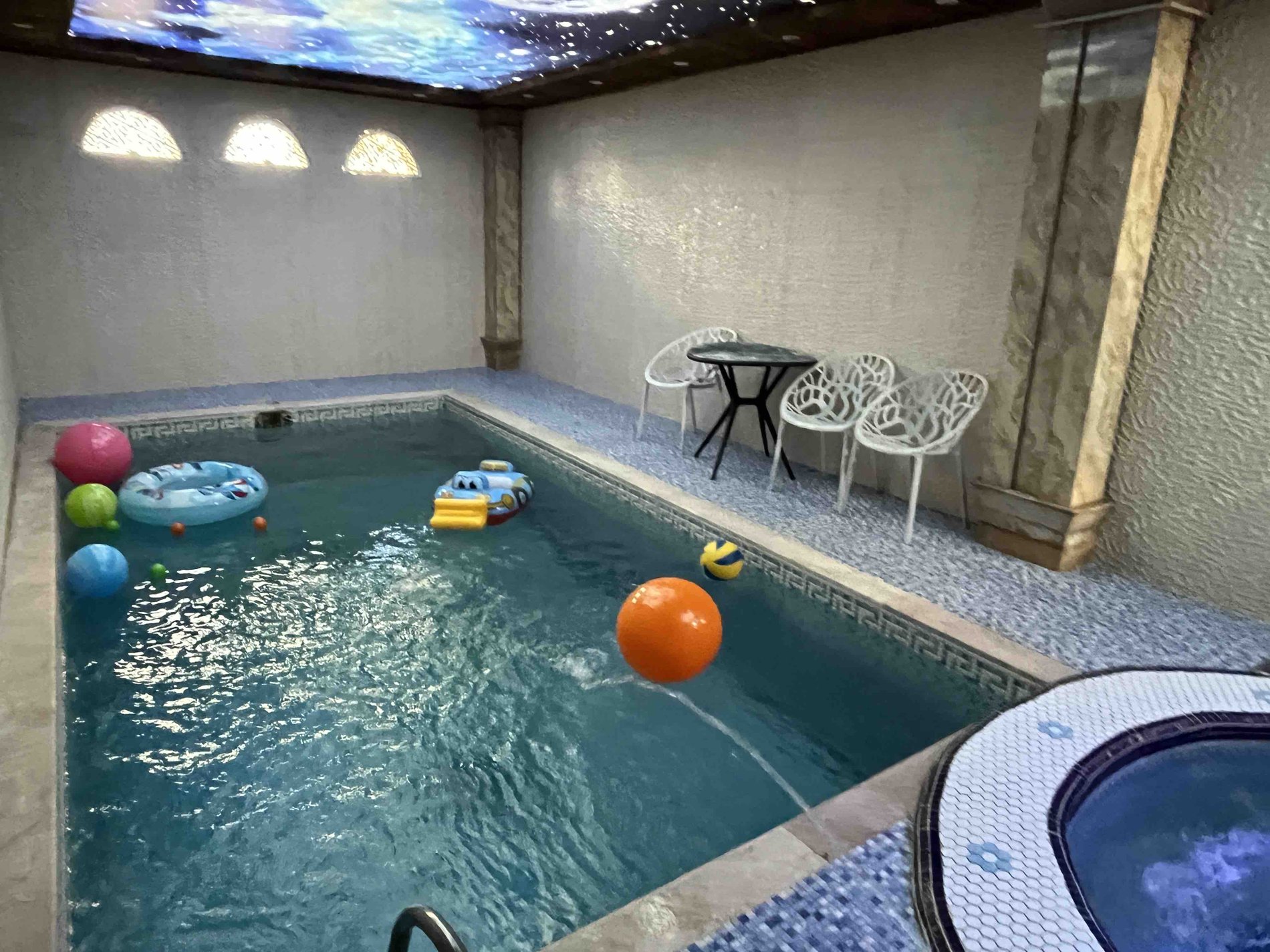 ویلا استخردار آبگرم دوخوابه گل مریم ۱