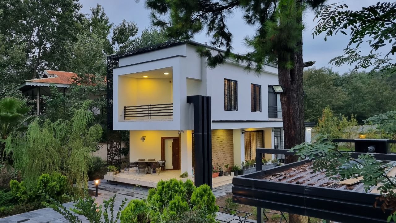 سه خوابه جنگلی استخردار چهارفصل کاج