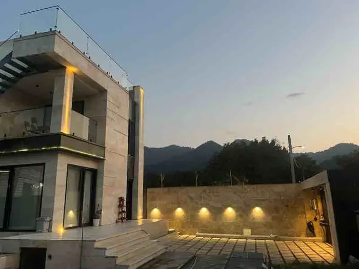 ویلا سه خوابه دوبلکس استخردار آبگرم مُروا - نمای قسمتی از ویلا